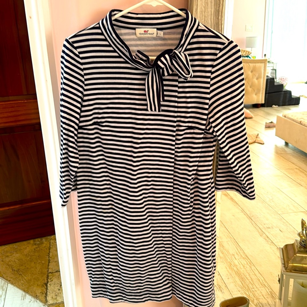 Vineyard vines dress with a bow size large
